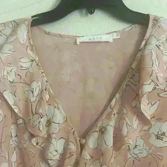 ASTR The Label Floral Ruffle Top - Picture 4 of 7
